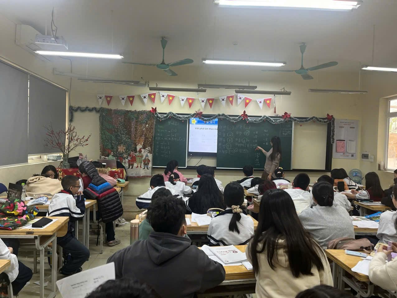 Tại sao lớp 7 là thời điểm vàng để bắt đầu học tiếng hàn thi thpt và thi chuyên